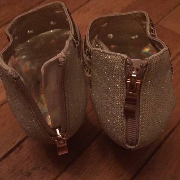 Women’s Ashley Collection Sparkly Heels - Picture 6 of 9